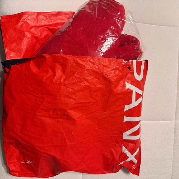 NWT SPANX Red Relaxed Long Sleeve Top - Picture 6 of 6